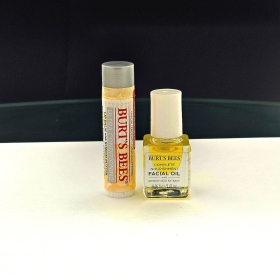 Burt's Bees Ultra Conditioning Balm Plus Rosehip Facial Oil Bundle